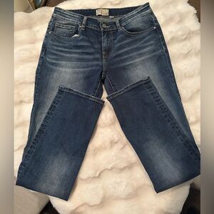 New Buckle Blue Jean In Size 28